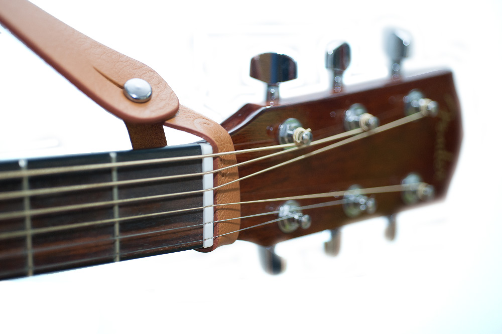 Strap link to the headstock