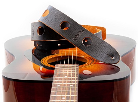 Hauptteil des RightOn! Legend E.V. Gitarrengurts mit in Leder geprägtem Design
