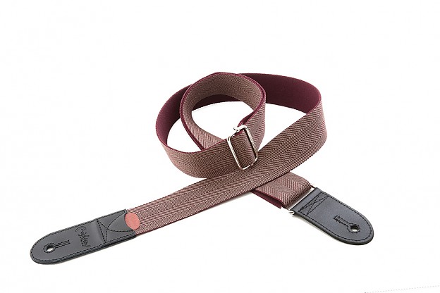 Model BRIGHTON RED classic strap, folk style for guitar and bass, 4 cm wide, reduced weight.