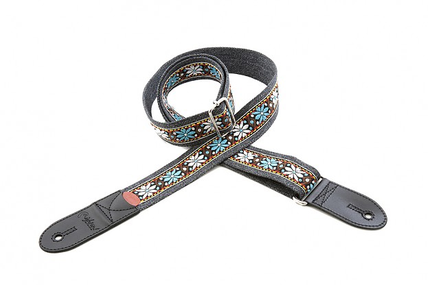 Guitar and bass strap model WIND classic folk style strap, 4 cm wide and high quality fabric, low weight, durable and very versatile.