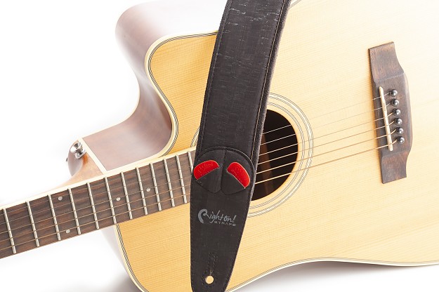 Cork Black Guitar Strap, sustainable material and vegan design | RightOn! Straps1