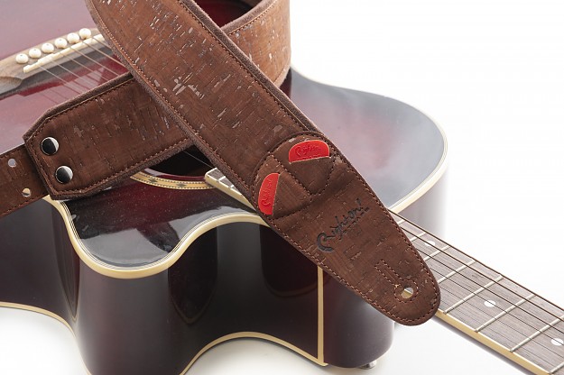 Cork Brown Guitar Strap, natural material and vegan design | RightOn! Straps1