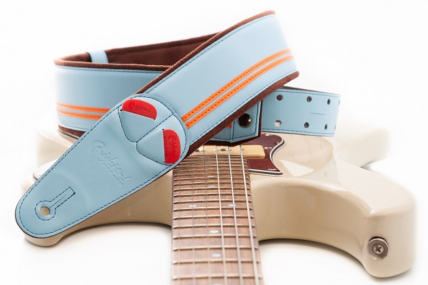 Model RACE SONIC BLUE vegan strap for guitar and bass.