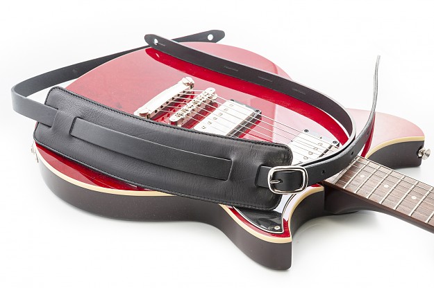 Slim Black Guitar Strap | Classic Style with Padding1