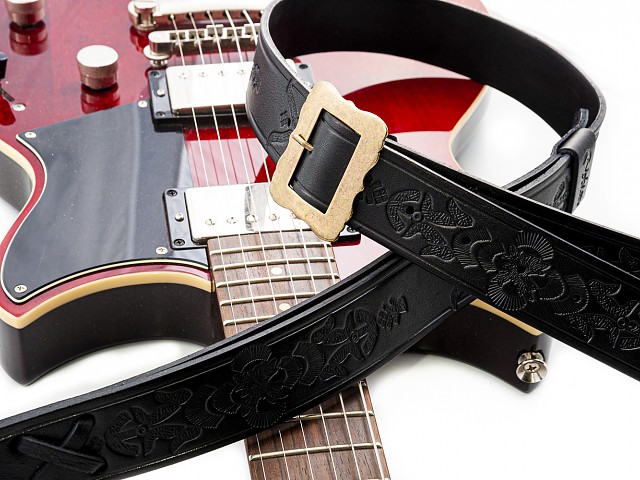 LEGEND BM BOHEMIAN Black. This guitar strap is a recreation of the one worn by legendary musician Dr. Brian May that accompanied the also legendary Red Special guitar.