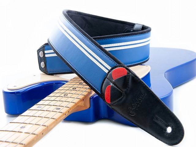 RACE BLUE correa para guitarra y bajo, fabricada con materiales sintéticos de alta tecnología.