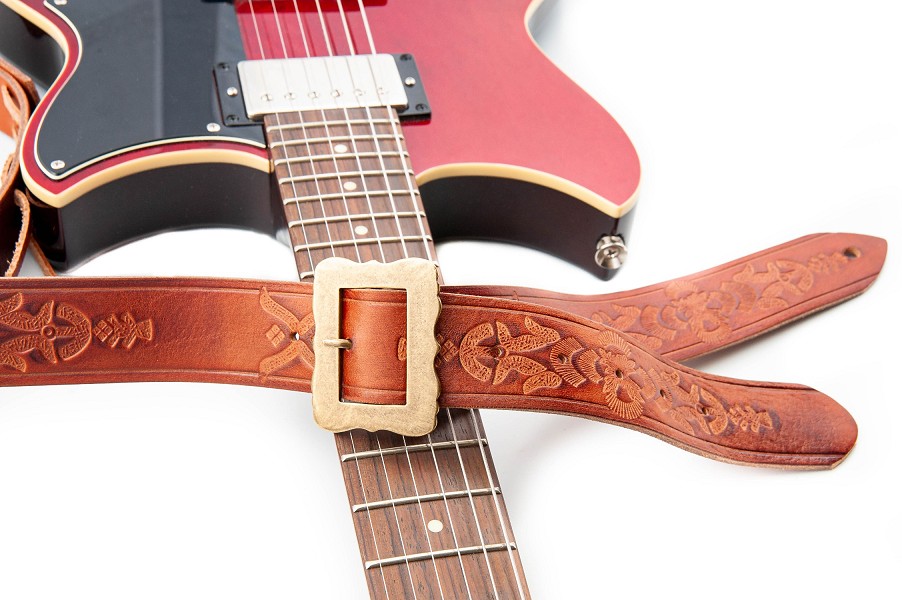Detail of the slide holder of the Red Special guitar strap, the elastics of the slide holder can be removed on both sides.